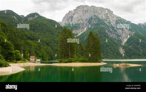 Del Lago Lago Predil Predil Italia Fotografía De Stock Alamy