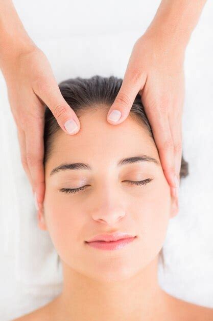 Premium Photo Attractive Young Woman Receiving Head Massage At Spa Center