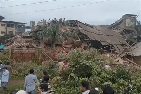One Dead Scores Feared Trapped In India Building Collapse The