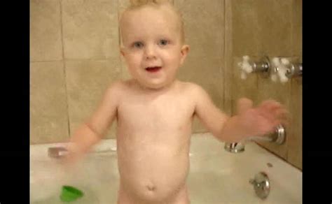 Baby Sings In The Bathtub Youtube