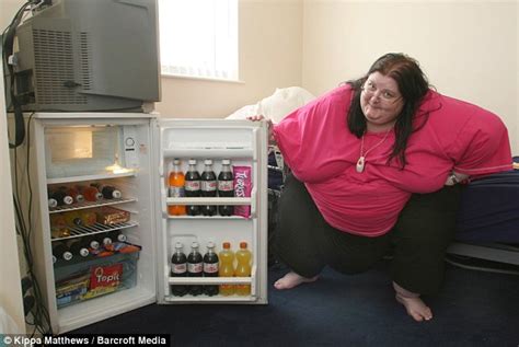 britain s fattest woman brenda flanagan davies weighs 40stone daily mail online