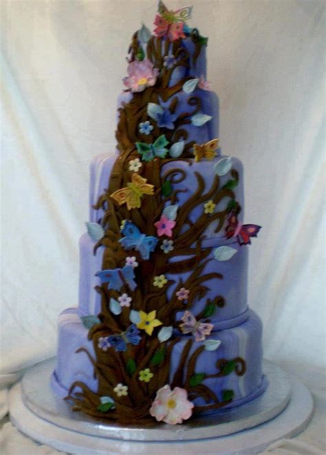 Two layers of 6 vanilla cake decorated with 100% buttercream decoration. Enchanted Forest cake for a Sweet 16 | My Cakes | Pinterest