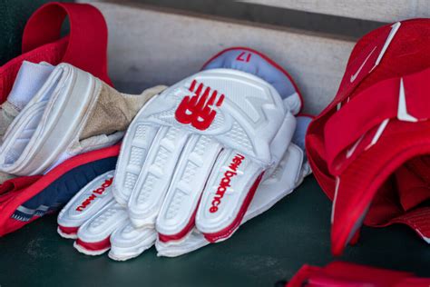 What Pros Wear Shohei Ohtanis New Balance Baserunning Gloves What