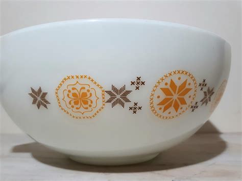 Circa 1960 S 4Qt Vintage Pyrex 444 Town Country Pattern Cinderella