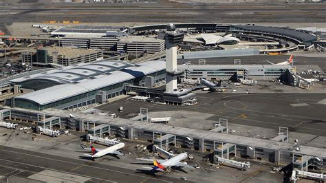 Jfk Airport Diverts Delays Hundreds Of Flights Amid Control Tower Leak