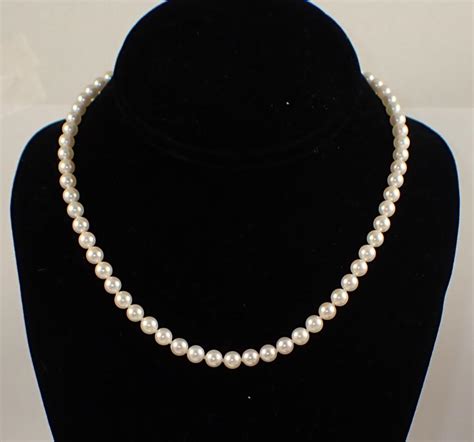 Lot Japanese Mikimoto Pearl Necklace In Original Box