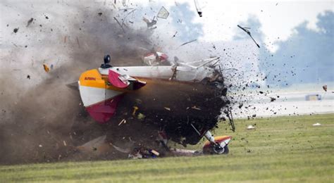 Photos Plane Crash At Ohio Air Show Kills 2 Latest News