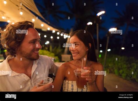 Couple Talking Drinking Bar Hi Res Stock Photography And Images Alamy