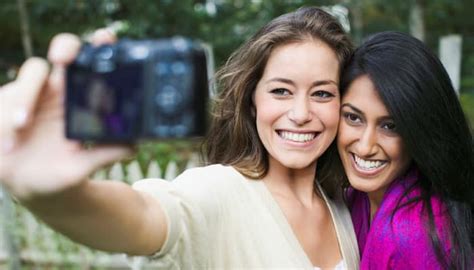 Frequent Selfie Takers Less Attractive Science News Zee News