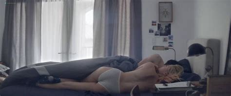 Nude Video Celebs Jennifer Garner Sexy Maika Monroe Sexy The Tribes Of Palos Verdes 2017