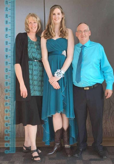 6ft11 5 212cm tall by zaratustraelsabio women with beautiful legs tall girl tall women