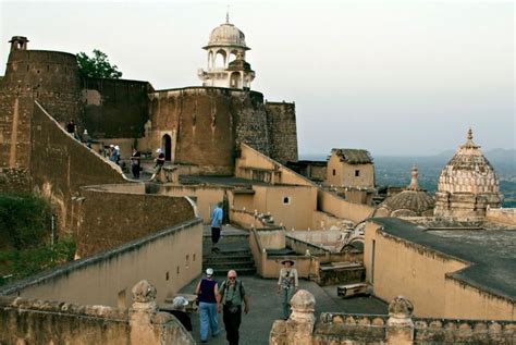 kuchaman fort and hotel india kuchaman fort atop a steep hill along what was once an integral