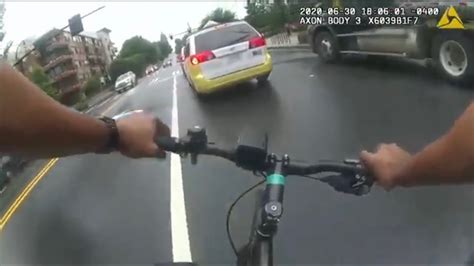 Watch Atlanta Cop Borrows Citizens Bike To Help Chase Down Murder Suspect On Beltline Youtube