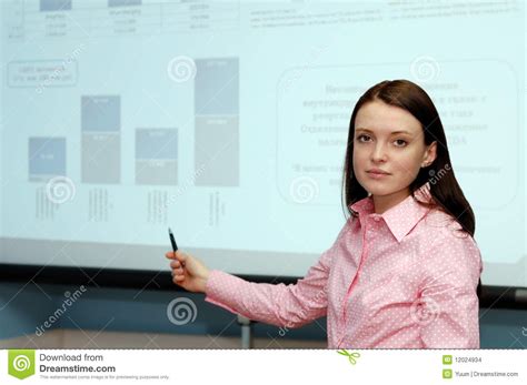Vrouw Op Presentatie Stock Foto Image Of Aanbiddelijk 12024934