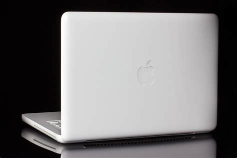 Used Apple Macbook White 13 Inch A1342 2010 24ghz Intel Core 2 Duo 2gb