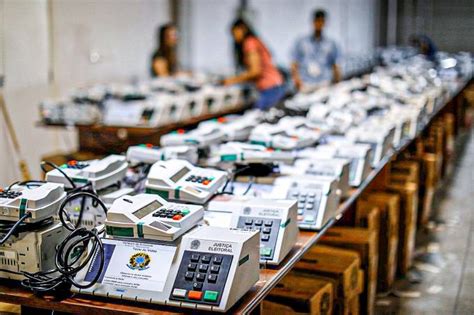 Precisamos lutar para aprovar o voto impresso auditavel! Manifestantes defendem voto impresso em protesto no Palácio do Planalto