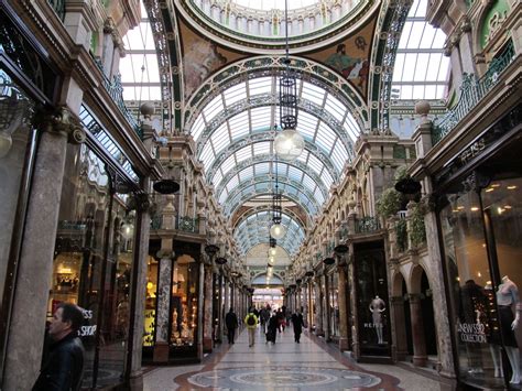 الشيخ بسام جرار | هكذا تحولت #انجلترا الى البروتستانتية. Victoria Quarter