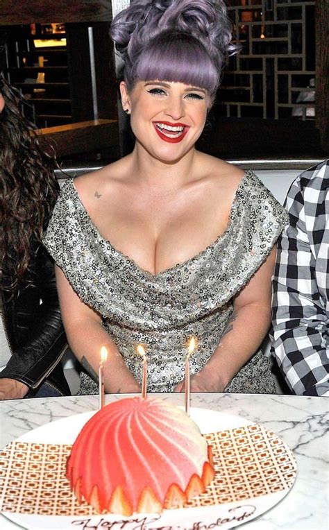 And Breathe In Busty Kelly Osbourne S Cleavage Pops Out In Plunging