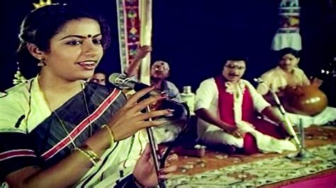 Paadariyen Padippariyen Video Songs Tamil Songs Sindhu Bhairavi