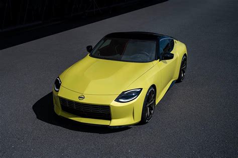 象徴的なロングノーズをそのまま継承した日産フェアレディZ ...