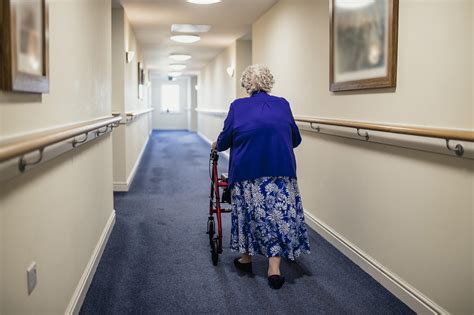 Nursing Homes Struggle As Staff Choose Unemployment Checks Over