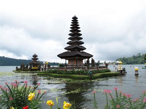 Pura Ulun Danu Bratan Temple Bali Royalty Free Pura Ulun Danu Bratan