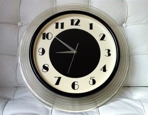 Hanging right off the wall, they are, comin right atcha! David Dangerous: My Art Deco Wall Clock