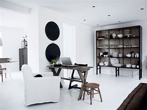 All White Interior Design Of The Homewares Designer Home Digsdigs