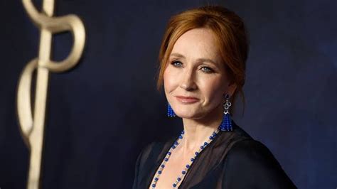 warner bros stands by harry potter author jk rowling in new statement brand icon image