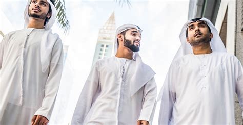 Stallion bespoke is the best tailor in dubai. Traditional Dress of UAE | Emirati Dress for Men and Women