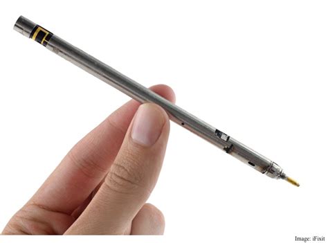 The apple pencil 2 snaps to the side of your ipad magnetically, and charges wirelessly when it's in position, so it's very easy to use. Apple Pencil Almost Impossible to Repair, Finds iFixit ...