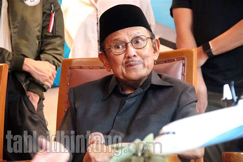 BJ Habibie Ajak Masyarakat Indonesia Terlibat Dalam Pembuatan Pesawat