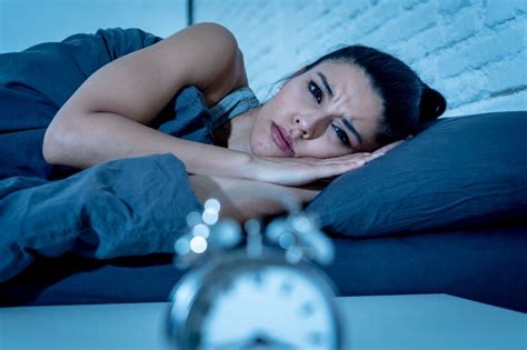 「疲れてるのに眠れない」ストレス不眠の原因と対策／医師監修 女子spa！