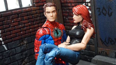 Marvel Legends Toysrus Exclusive Spider Man And Mary Jane Watson 2 Pack