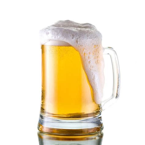 Cold craft light beer in a glass with drops on a dark table. แก้วเบียร์แบบไหน เหมาะกับเบียร์ประเภทใด ที่นี่มีคำตอบ ...