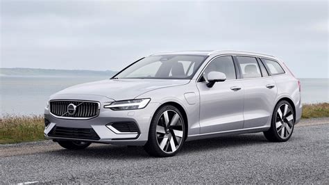 2023 Volvo V60 Buyer S Guide Reviews Specs Comparisons