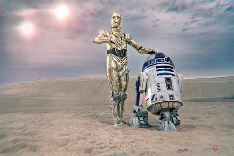 C 3po And R2 D2 Recreate The Iconic Scene On Tatooine Photo By Israel