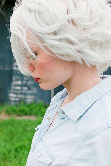 Short White Blonde Hair For A Fresh Look 8 Fashionable Loose Curls