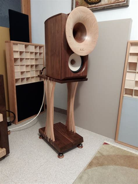 Wooden Audiophile Speaker Stand Hard Maple And Walnut Japanese