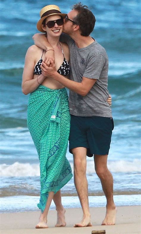 Anne Hathaway And Her Husband Adam Shulman Enjoy Their Vacation In Oahu