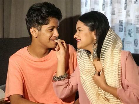 Raksha Bandhan 2019 Aladdin Fame Avneet Kaurs Brother Surprises Her