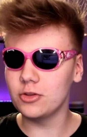 who is this cute little lesbian and are her cheeks clapable pyrocynical