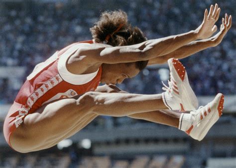 Best female athletes of all time - CBS News