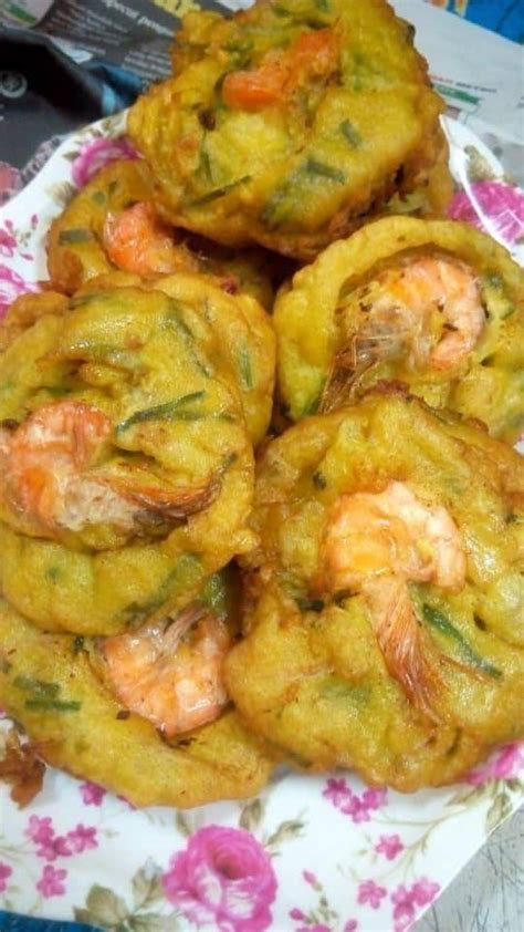 This cucur udang is really delicious & crispy, suitable for tea time or anytime of the day. Cucur Udang Gebu Jadi Bulat, Celup Senduk Besi Dalam ...