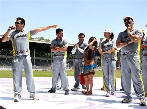 Pix Salman Plays Cricket With Aamirs Son Junaid Movies