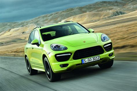 Steve shows us around the interior and exterior, as well as how the cayenne drives. The new 2013 Porsche Cayenne GTS revealed with video ...