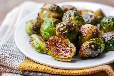 This air fryer brussel sprouts recipe is easy to make in the philips once brussel sprouts are prepared, place them in a plastic ziploc bag. Fried Brussel Sprouts Recipe / Fried Brussels Sprouts Recipe Allrecipes : Thinly sliced brussels ...