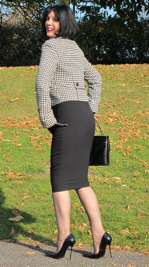 1960s Style Knee Length Hobble Skirt By The Little Black Flickr