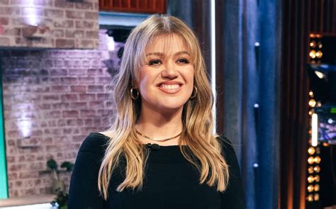 Kelly Clarkson Debuts New Hair And Fans Are Utterly Obsessed Parade