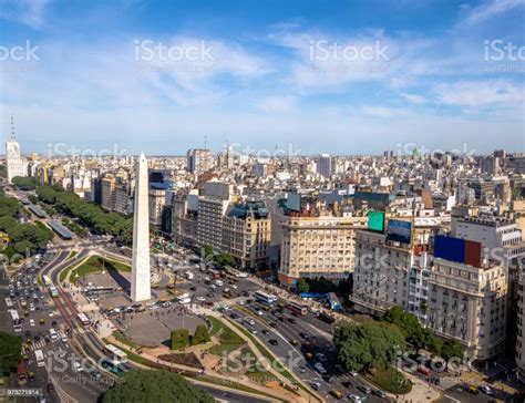 Vista Aérea De La Ciudad De Buenos Aires Con Obelisco Y Avenida 9 De